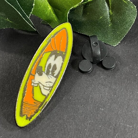 Disney Goofy Trading Pin Surfboard Lapel Pin Badge Brooch Accessories Jewelry - Picture 2 of 8